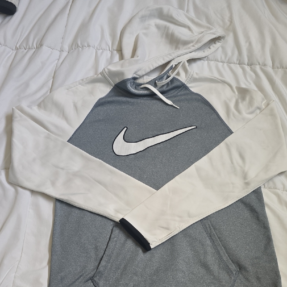 Nike Men's Two-Tone Gray and White Hoodie